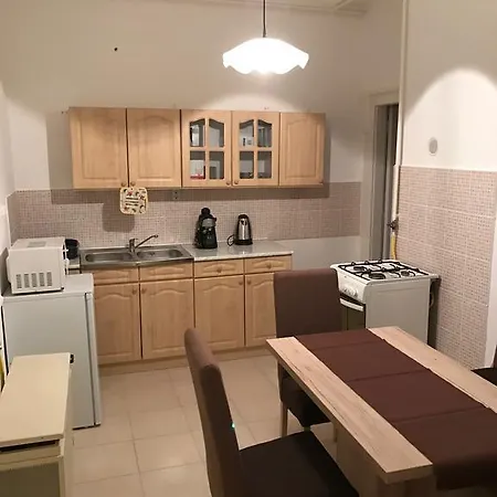 Eva Apartman Мишкольц